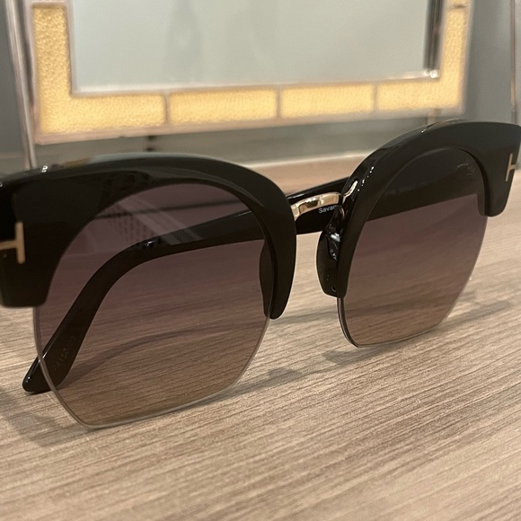 TOM FORD sunglass! Black frame w/brown gradient lenses!TF 552 01b 55-22 140 - Picture 2 of 9